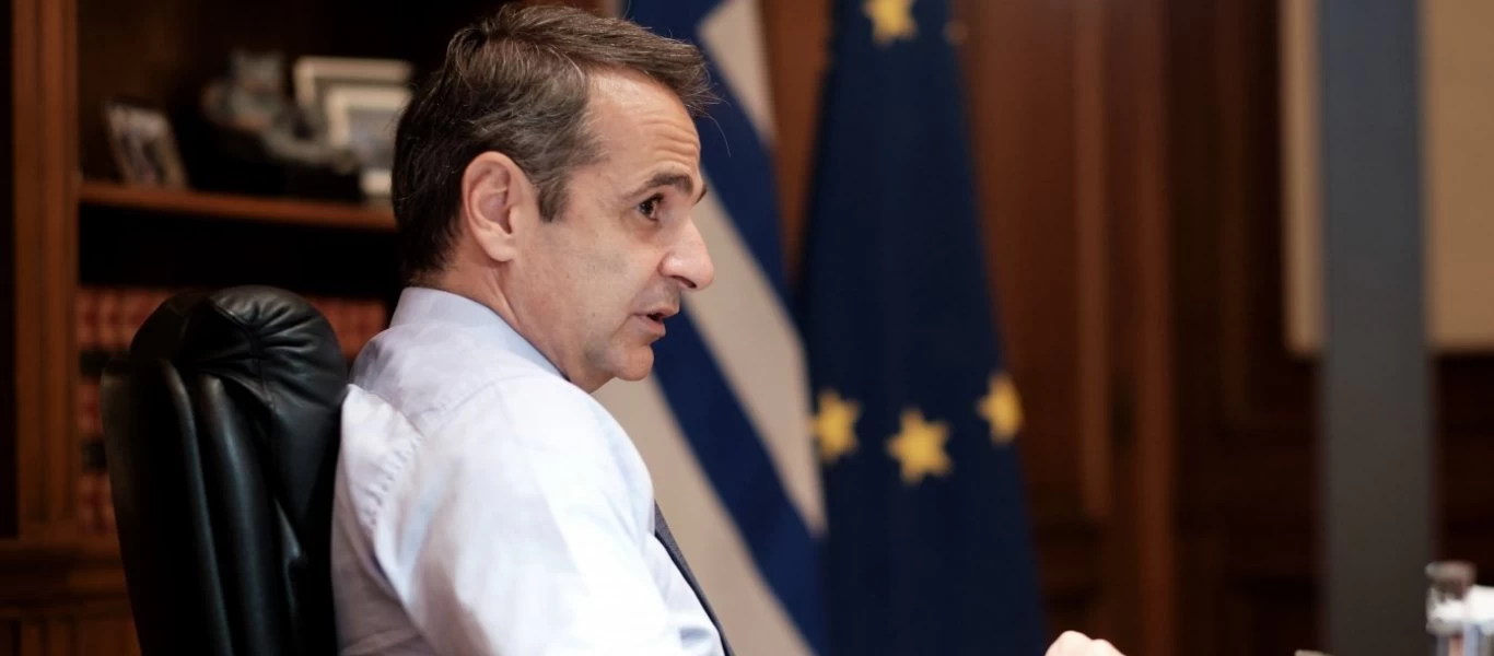 Στην Ερμού χωρίς μάσκα και κάζουαλ εμφάνιση ο Κ.Μητσοτάκης